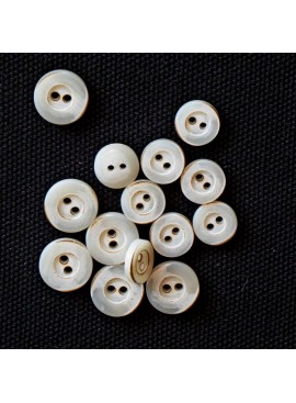 Botón de cuerno crudo