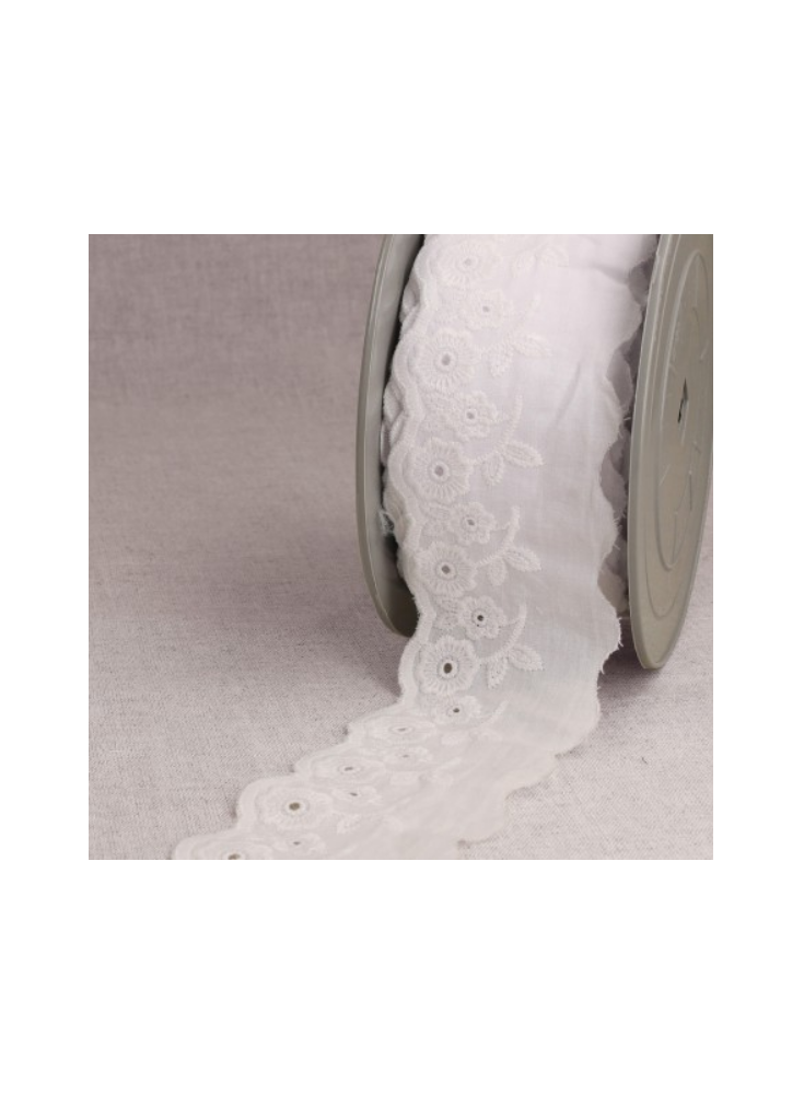 White scalloped floral embroidered ribbon